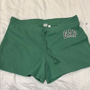 NWT
Gap shorts
Never Worn
Excellent condition